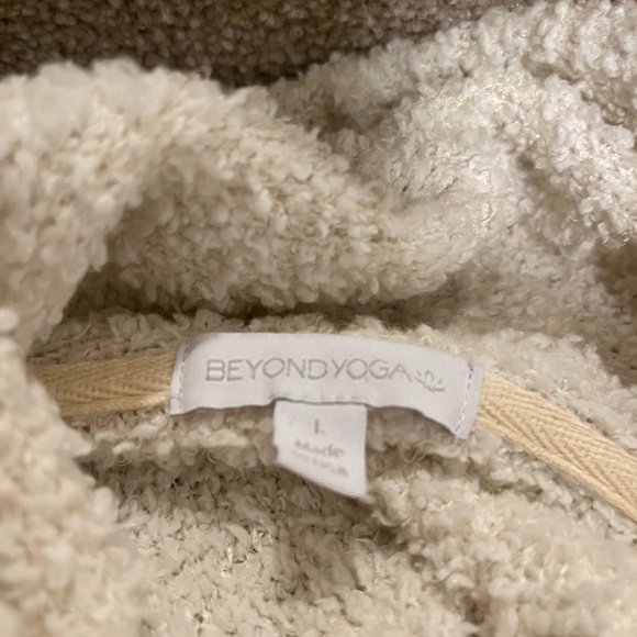 Beyond Yoga Cloud Cover Boucle Cardigan EUC size Large off white color - Picture 6 of 8